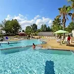 Campingplatz Zecamping 4 Etoiles Piscine A 4km De La Pet Friendly Club Enfant Grimaud