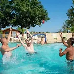 Zecamping 4 Etoiles Piscine A 4km De La Pet Friendly Club Enfant Campingplatz