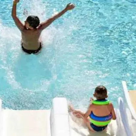 Zecamping 4 Etoiles Piscine A 4km De La Pet Friendly Club Enfant Гримо